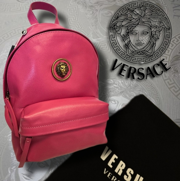 NWT COA Versace Versus Autre Marque Gold Lion Logo LRG Pink Backpack- Dust Cover - Picture 3 of 12